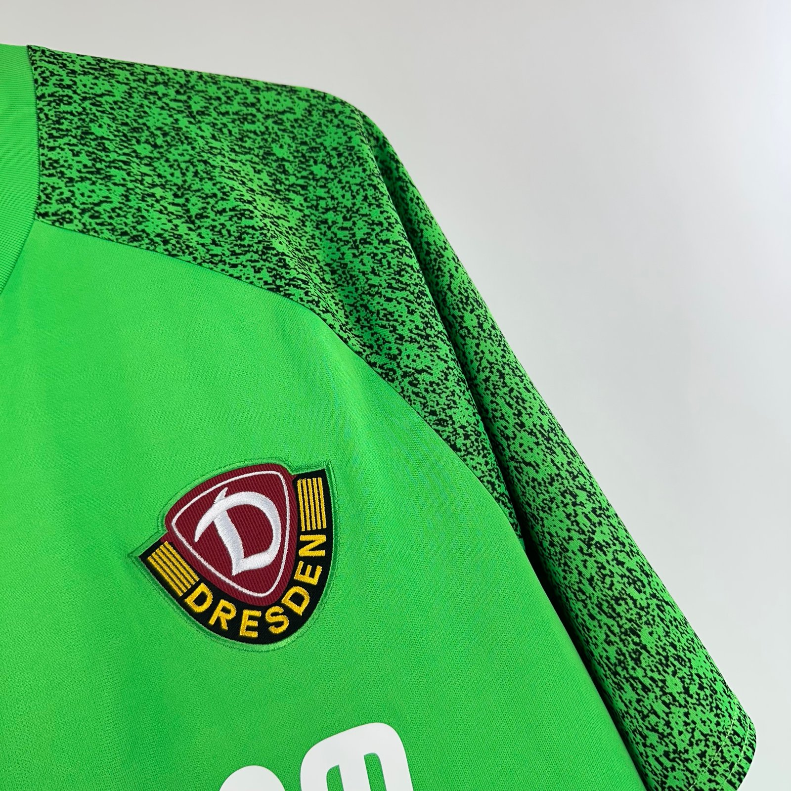 Dynamo Dresden 2021-22 GK (L)
