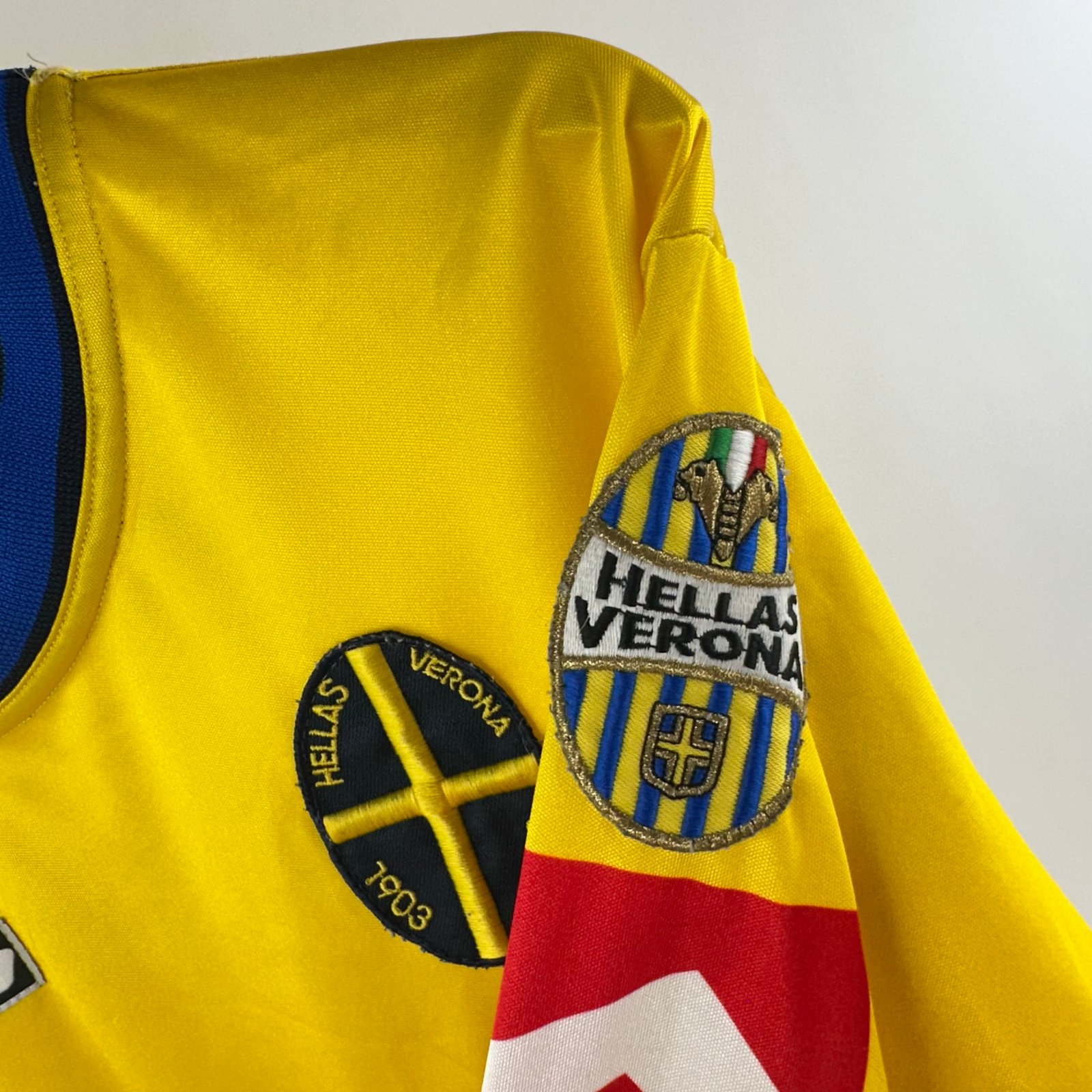 #18 Hellas Verona 2002-03 Away (L)