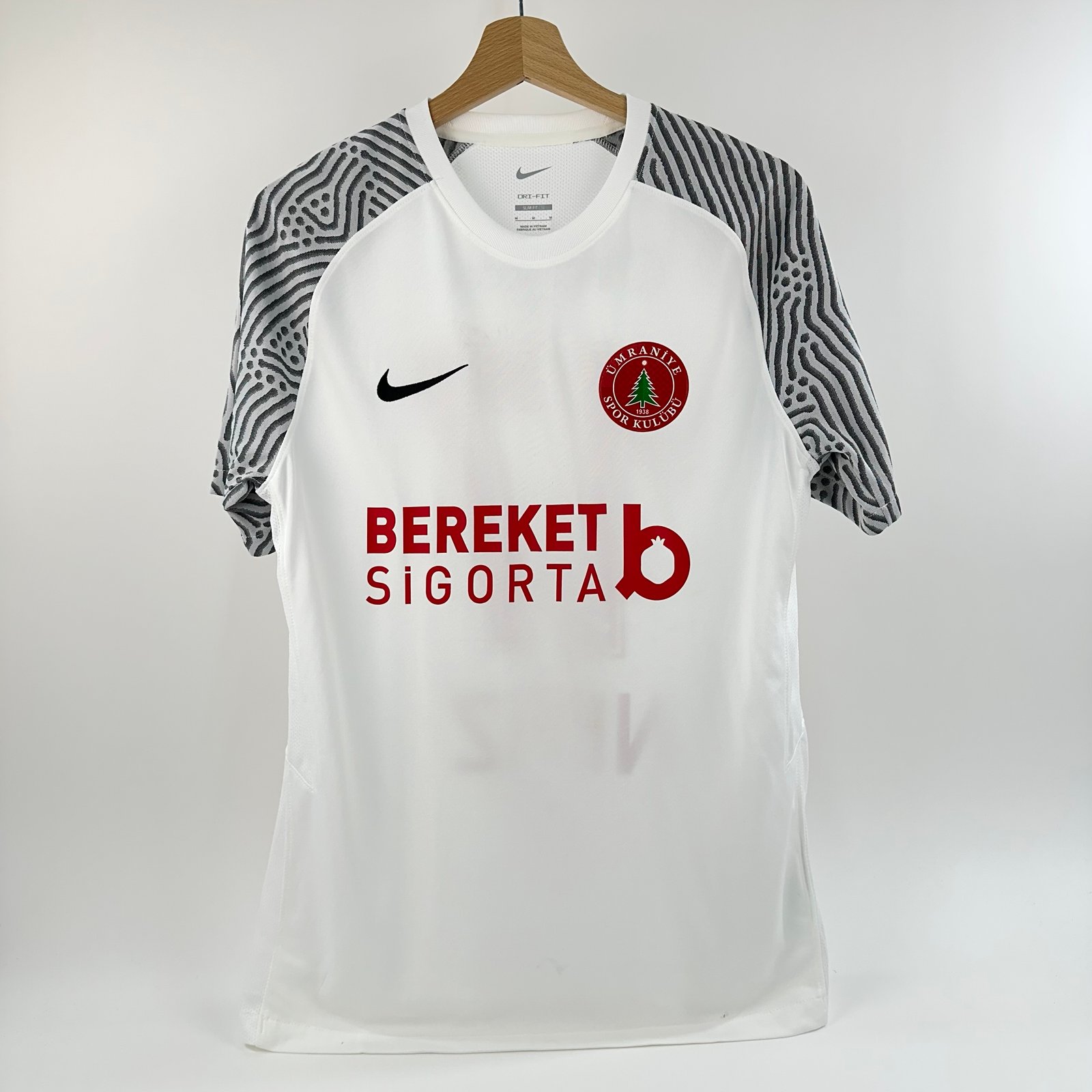 #17 Nefiz Ümraniyespor 2021-22 Away (M)