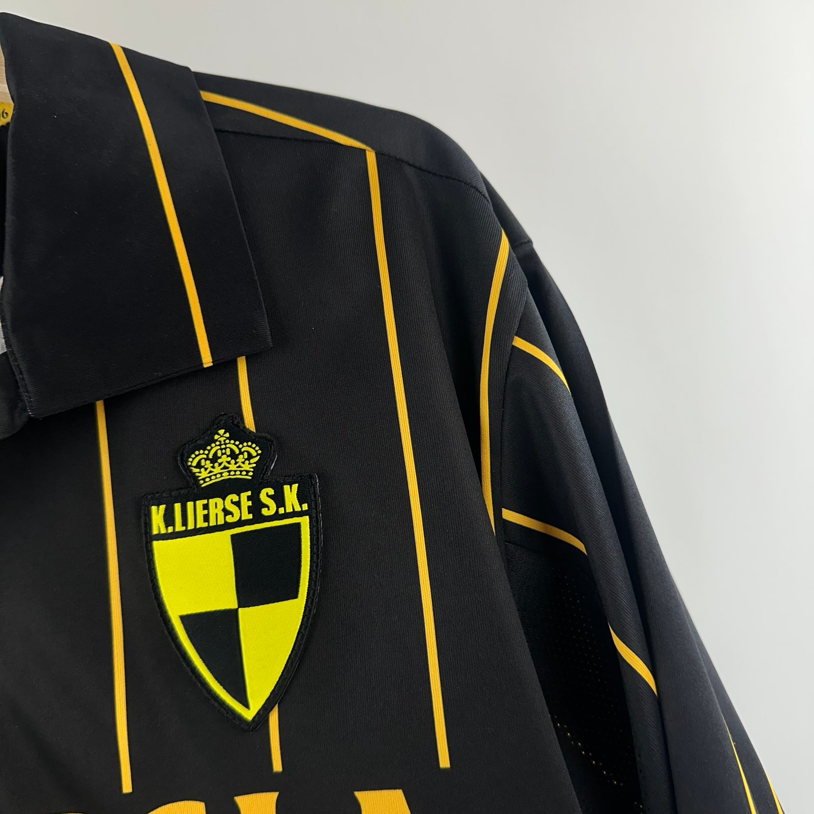 Lierse 2010-11 Away Sample (M)