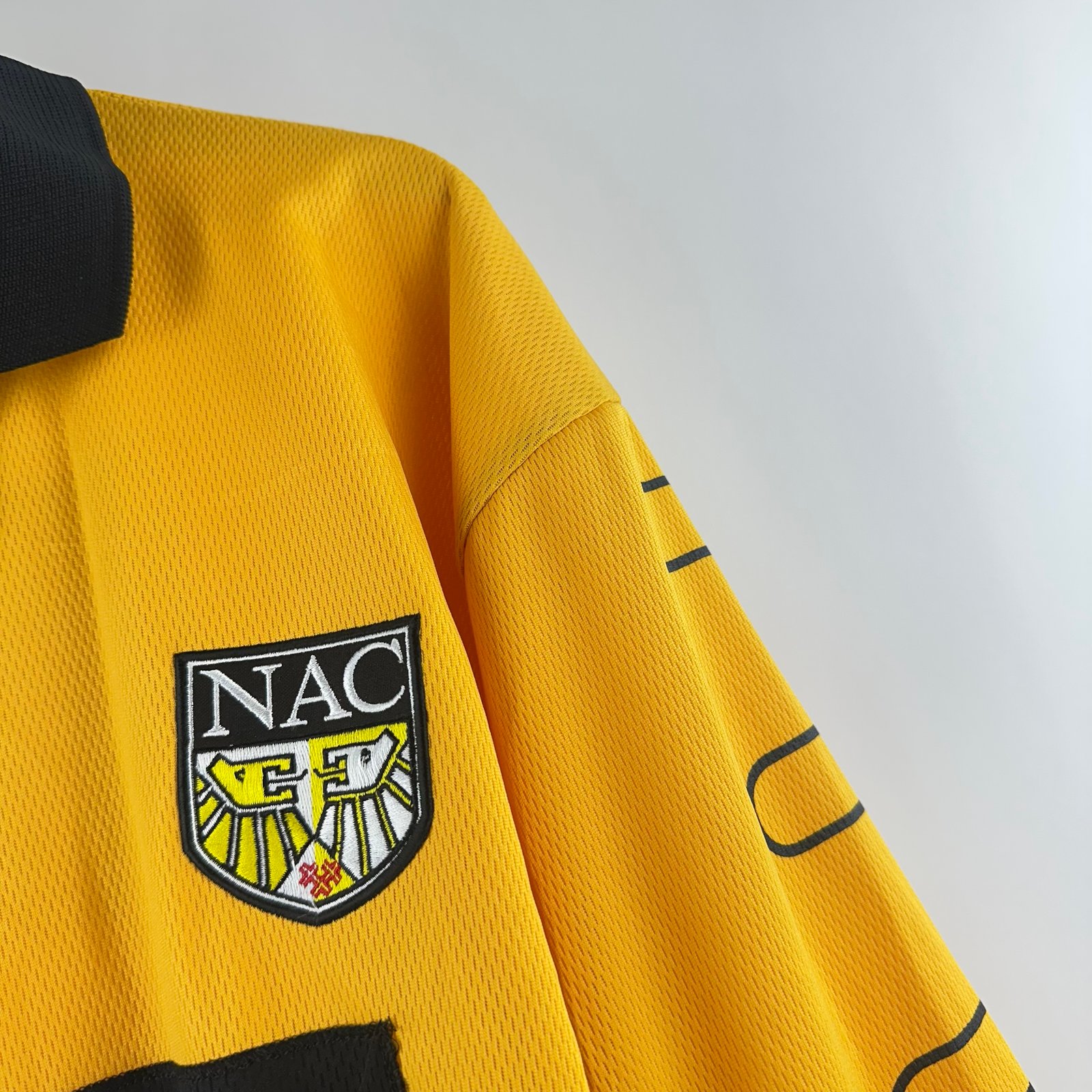 NAC Breda 2000-01 Home (M)
