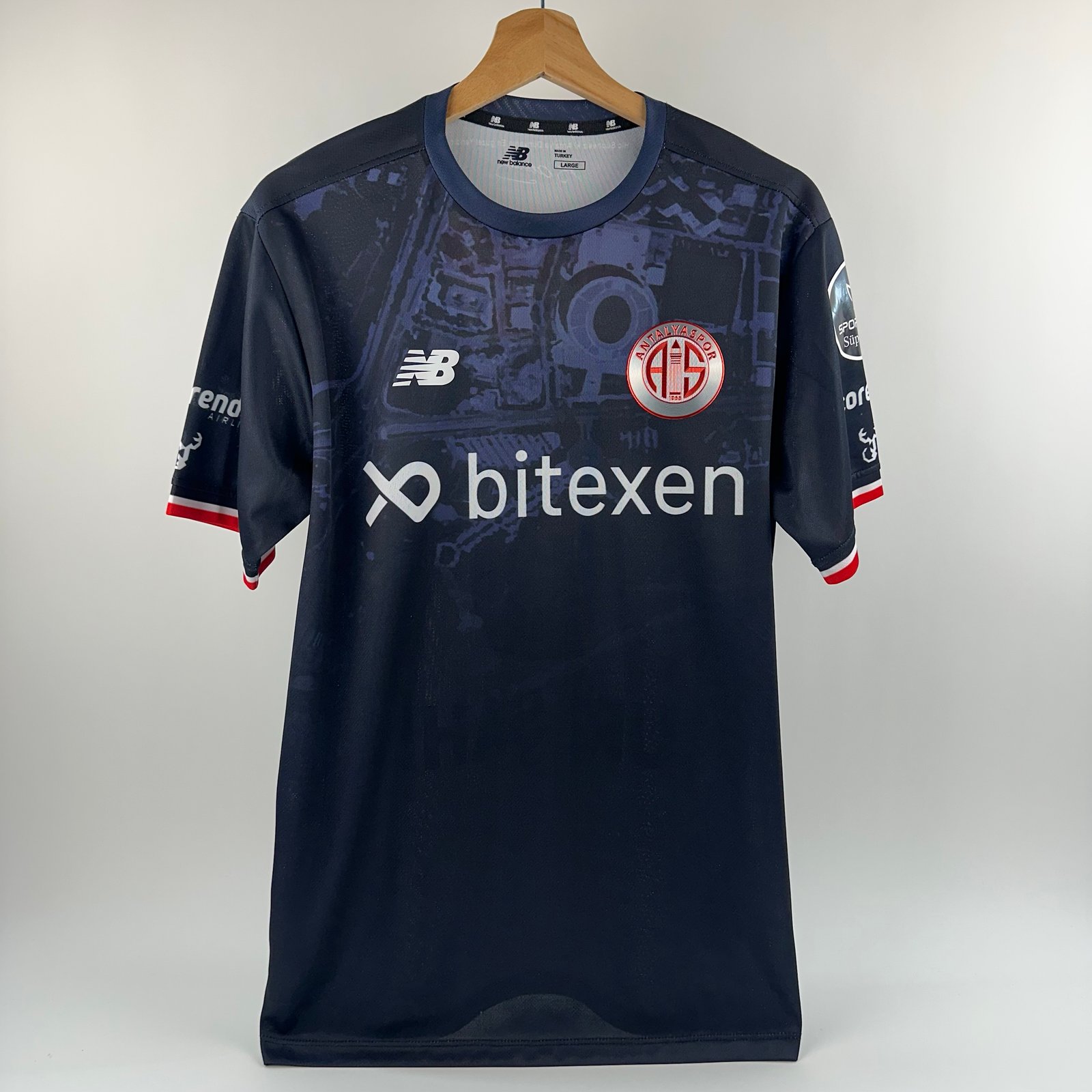 #8 Nuri Şahin Antalyaspor 2021-22 Fourth (L)