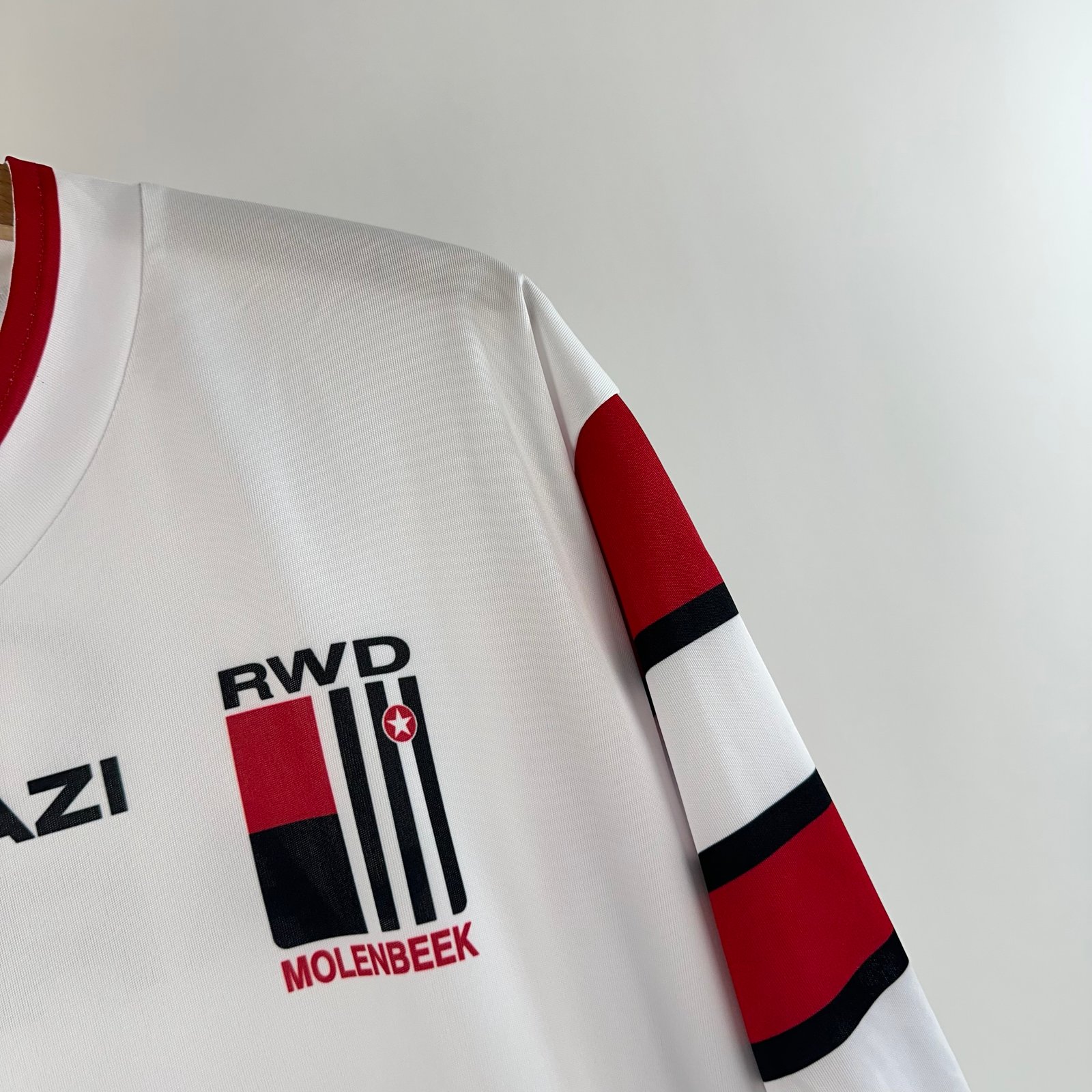 Molenbeek 2016-17 Home (L)