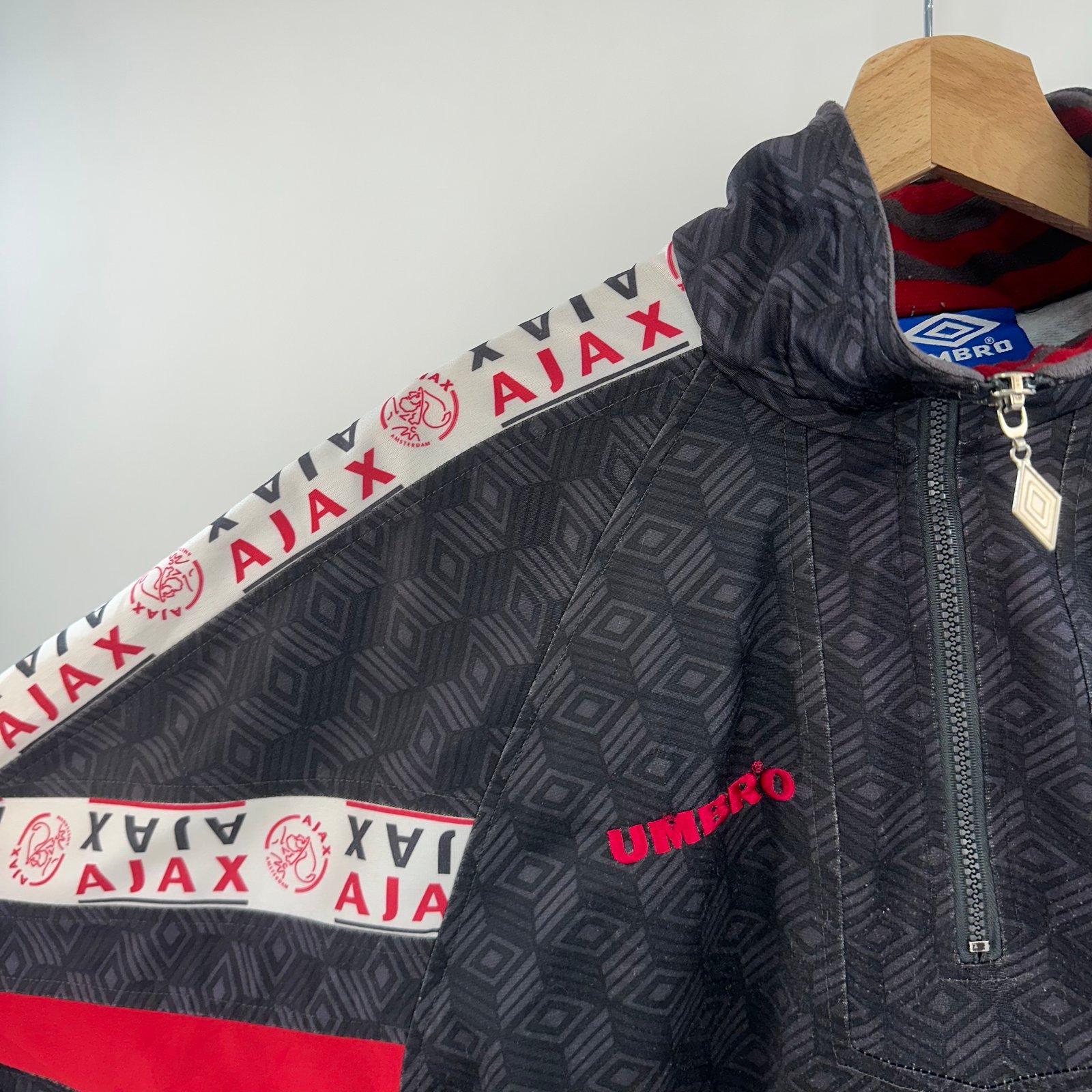 Ajax 1994-95 Training (M)