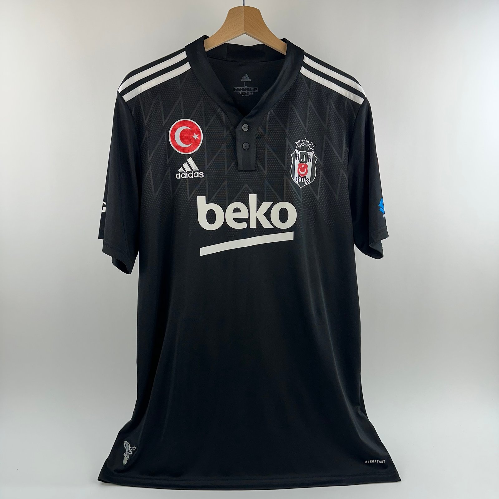 #24 Vida Beşiktaş 2021-22 Away (L)