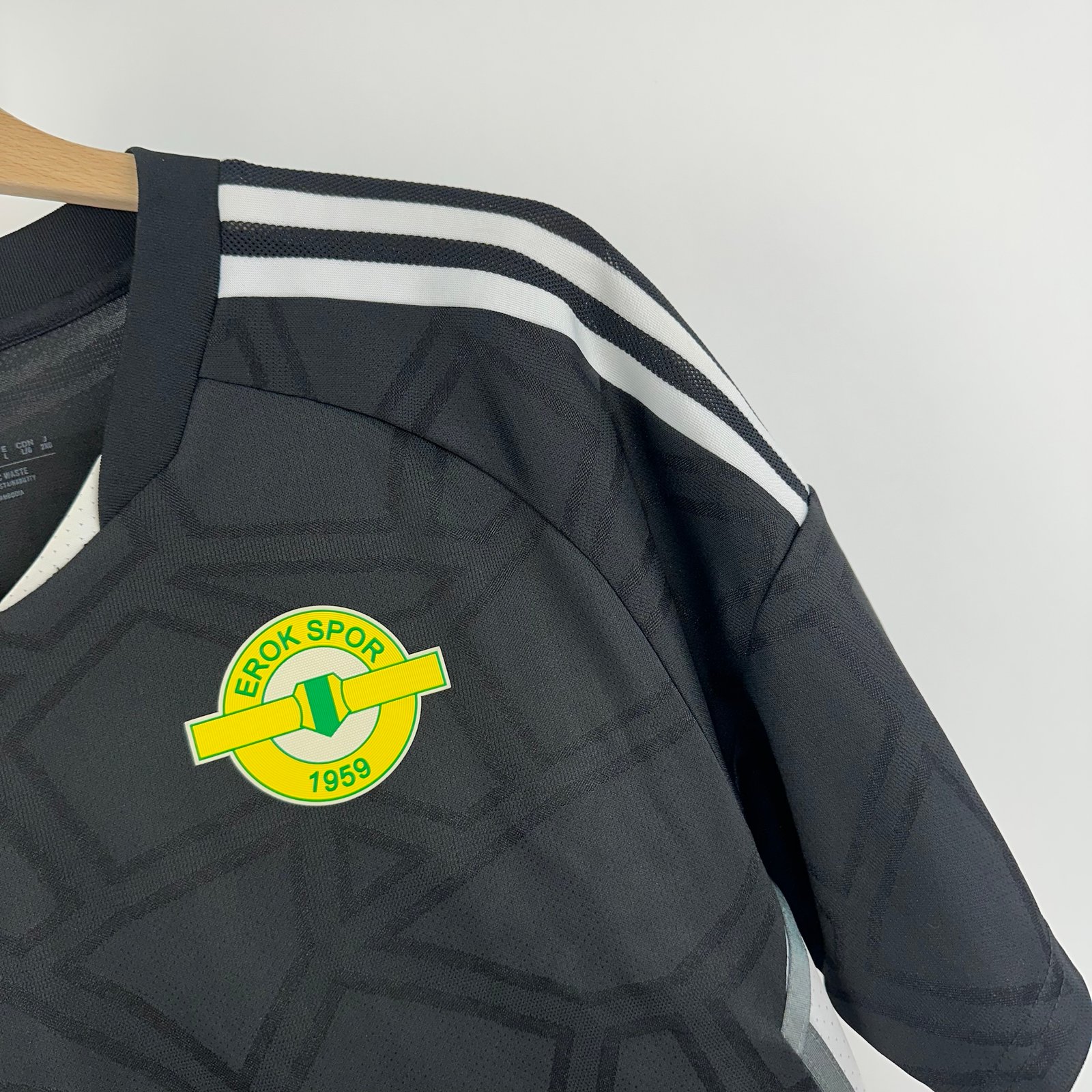 #5 Emir Esenler Erokspor 2022-23 Third (L)
