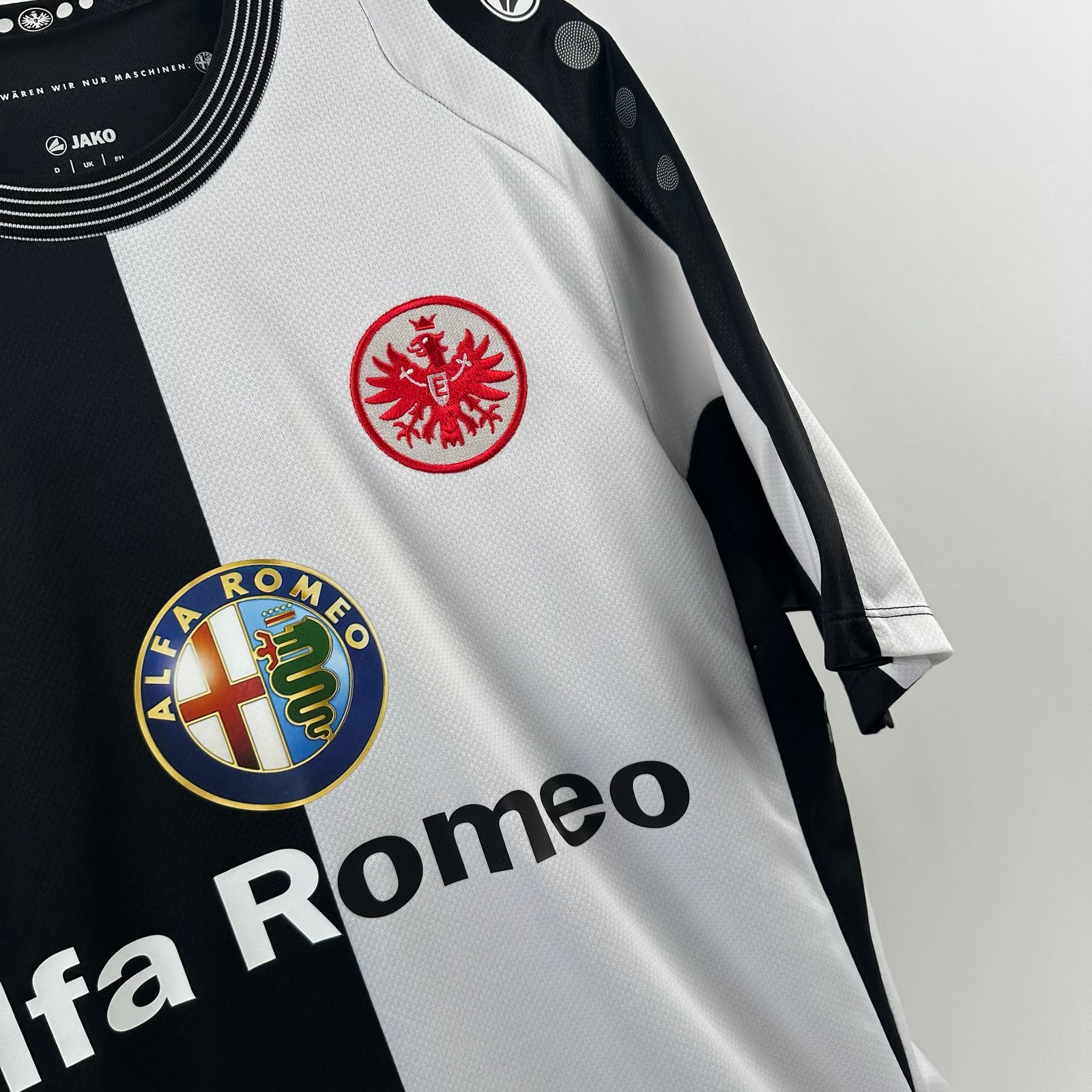 Eintracht Frankfurt 2013-14 Away (L)