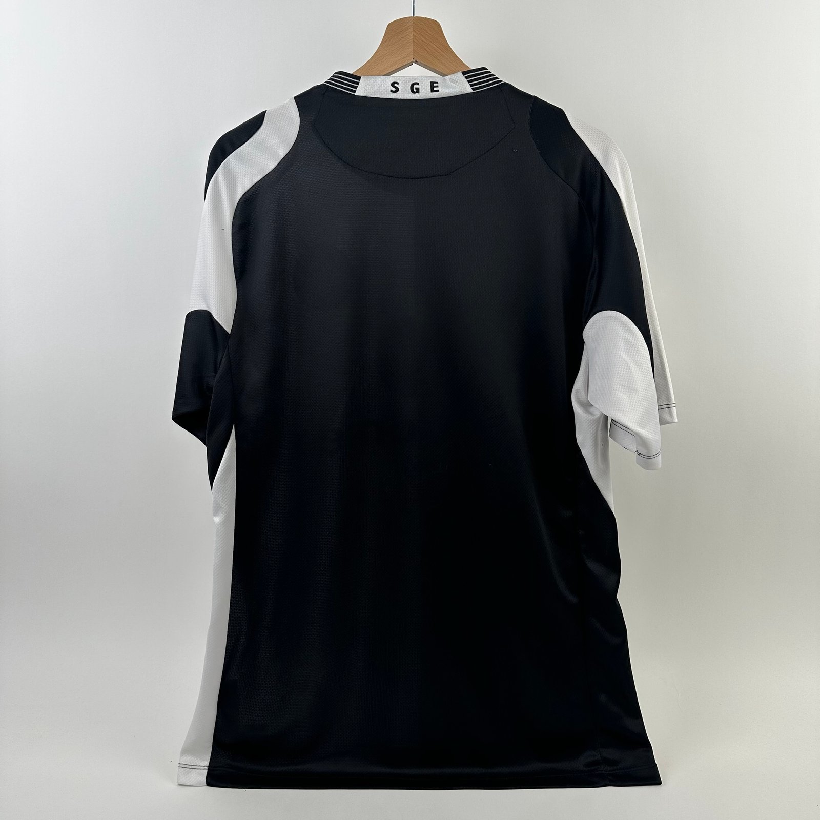 Eintracht Frankfurt 2013-14 Away (L)