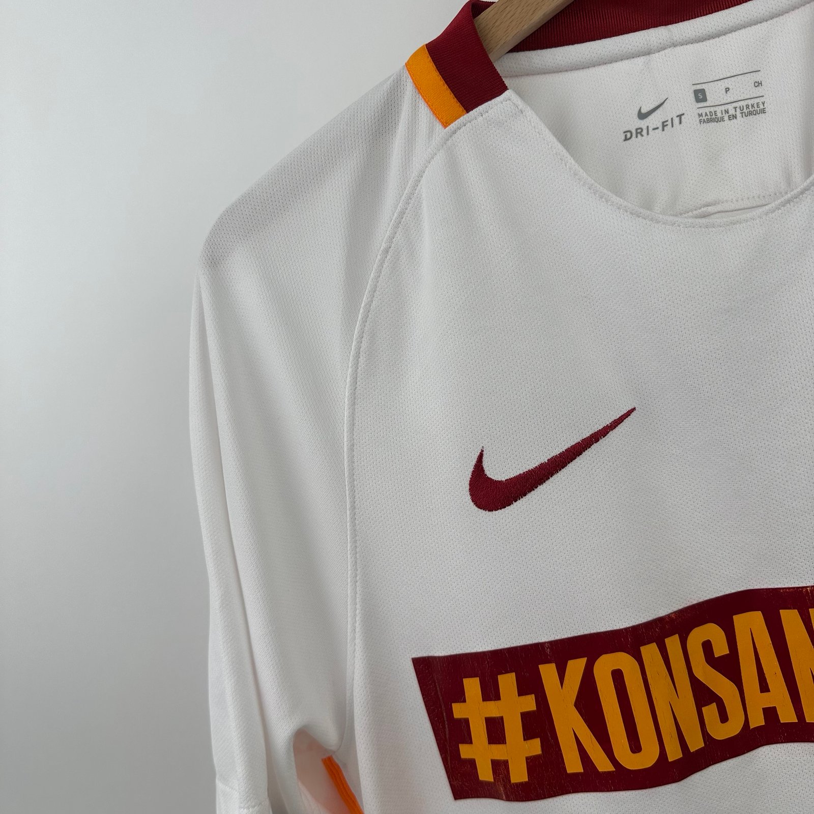 Galatasaray 2016-17 Away (S)