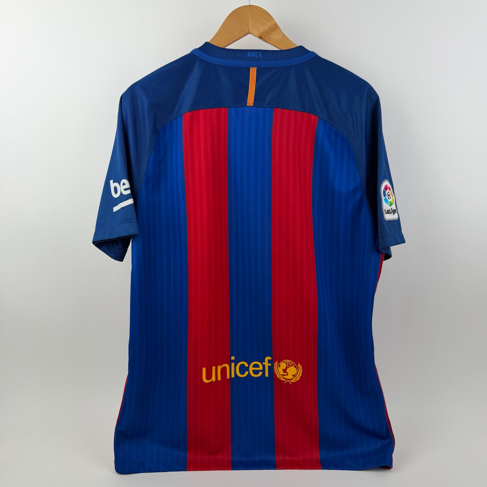 Barcelona 2016-17 Home (L)