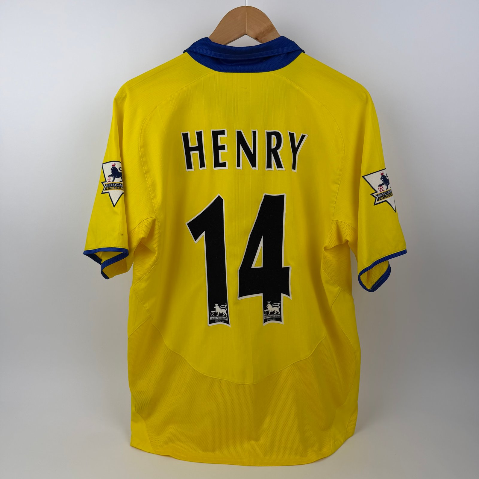 #14 Henry Arsenal 2003-04 Away (M)