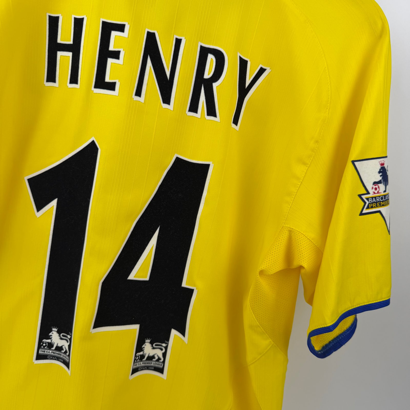 #14 Henry Arsenal 2003-04 Away (M)